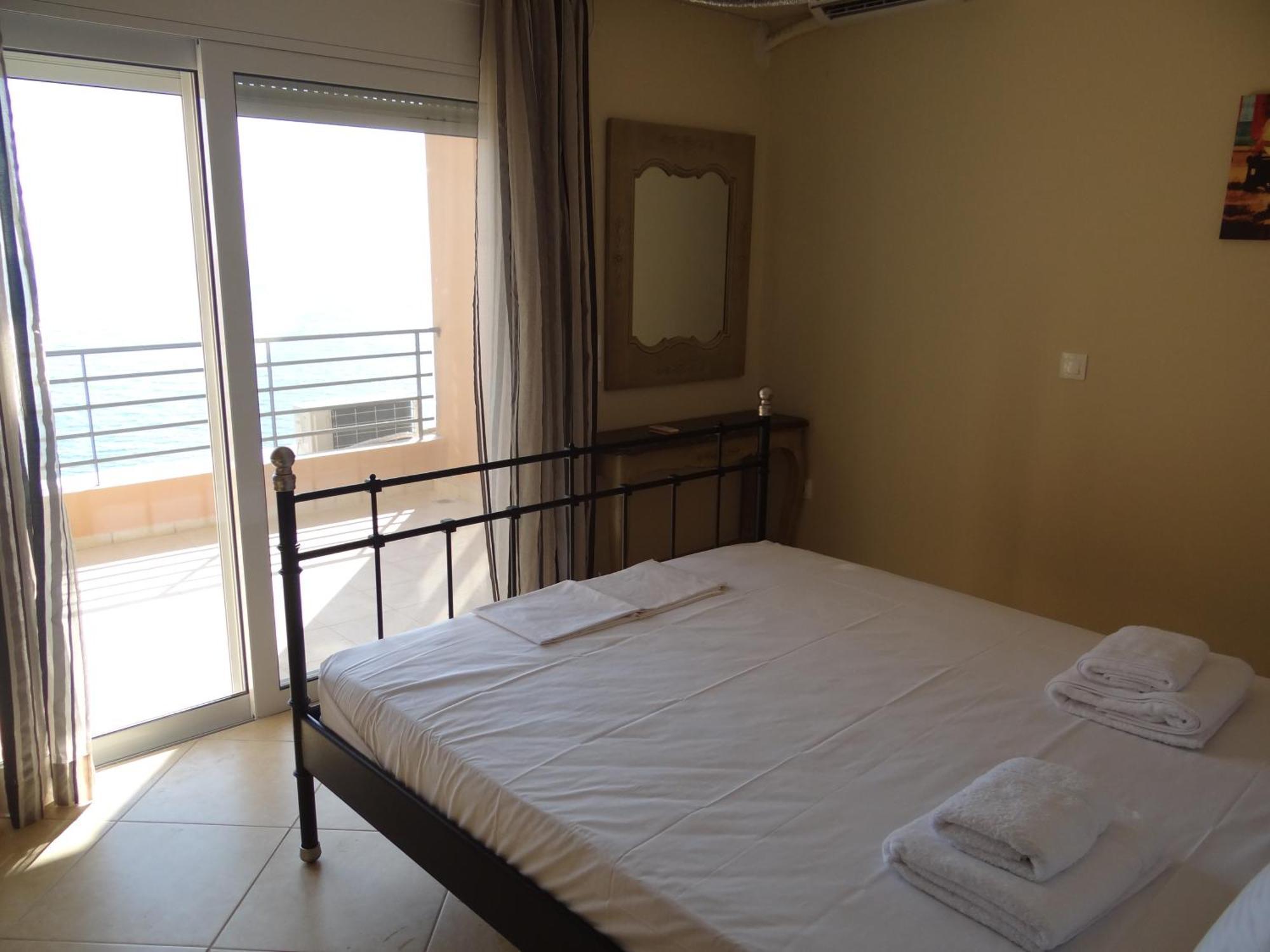 Aperanto House Paralia Loutsas Zimmer foto